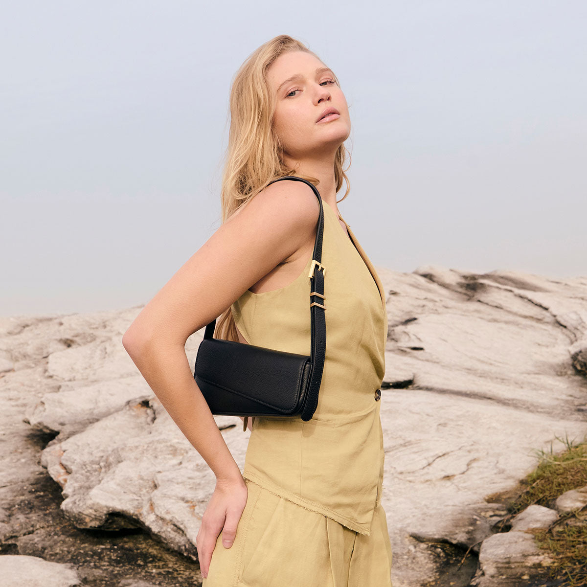 Status Anxiety Overnight Obsession Women's Leather Bag Black/Gold
