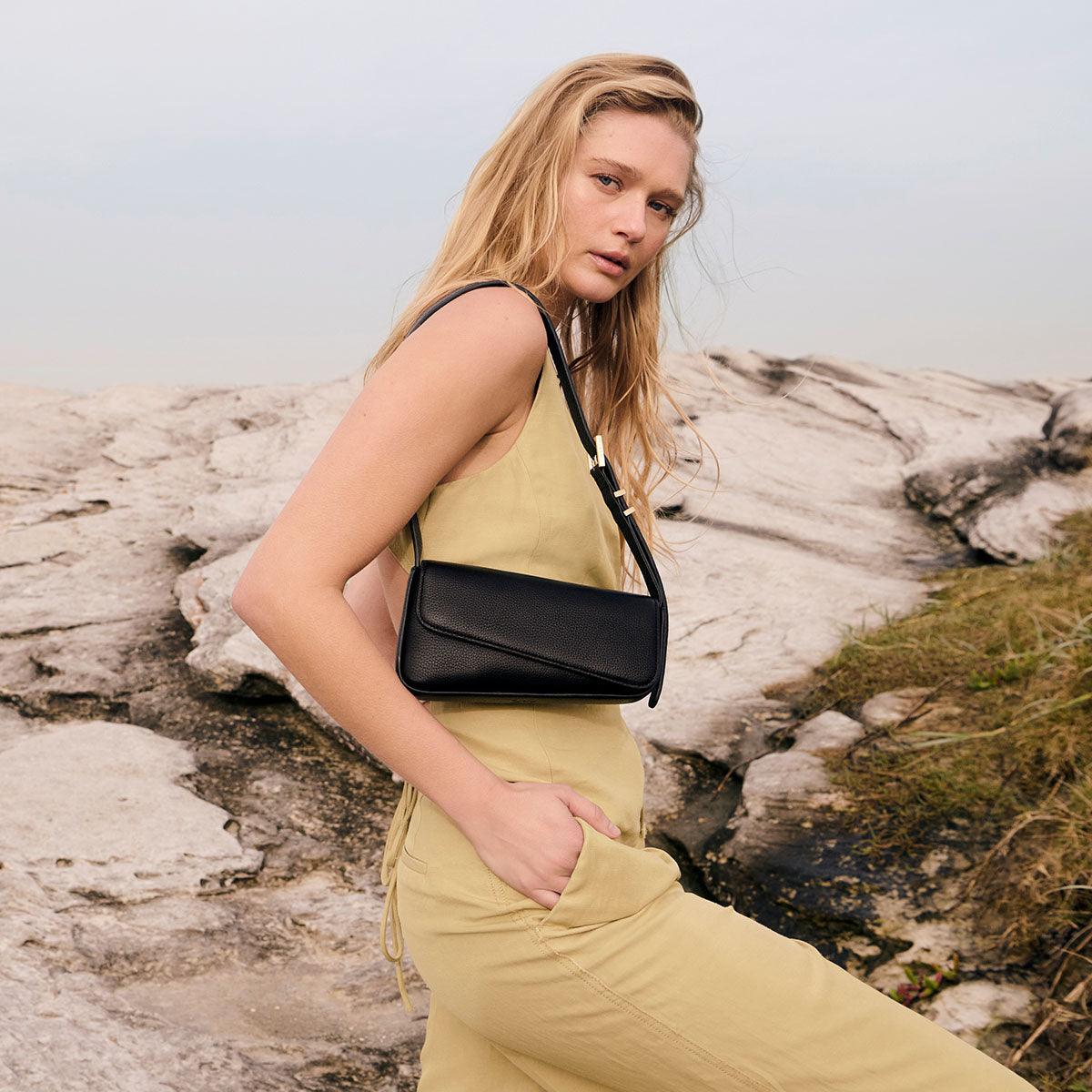 Status Anxiety Overnight Obsession Women's Leather Bag Black/Gold