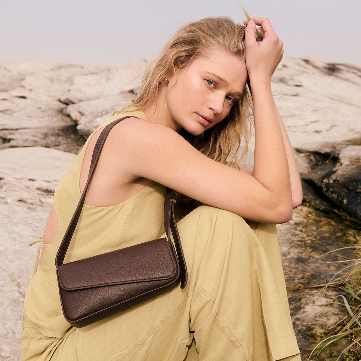 Status Anxiety Overnight Obsession Women's Leather Bag Cocoa/Gold