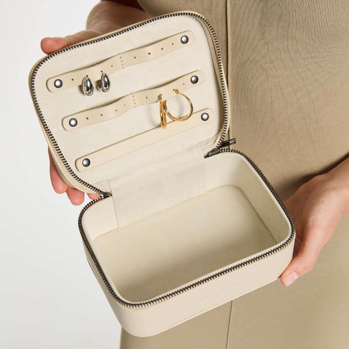 Shining Armour Jewellery Case - Oat