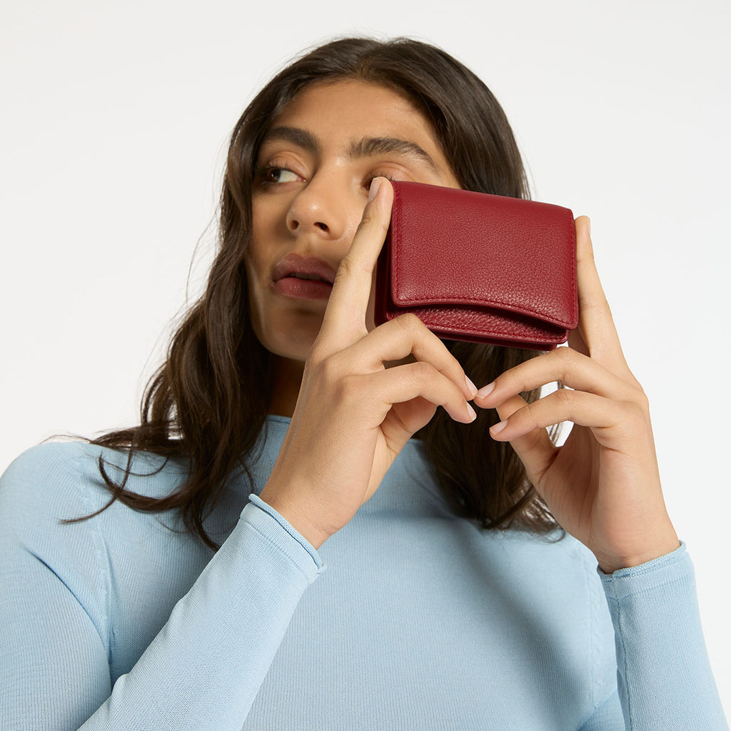Lumen Women's Rouge Leather Wallet | Status Anxiety®